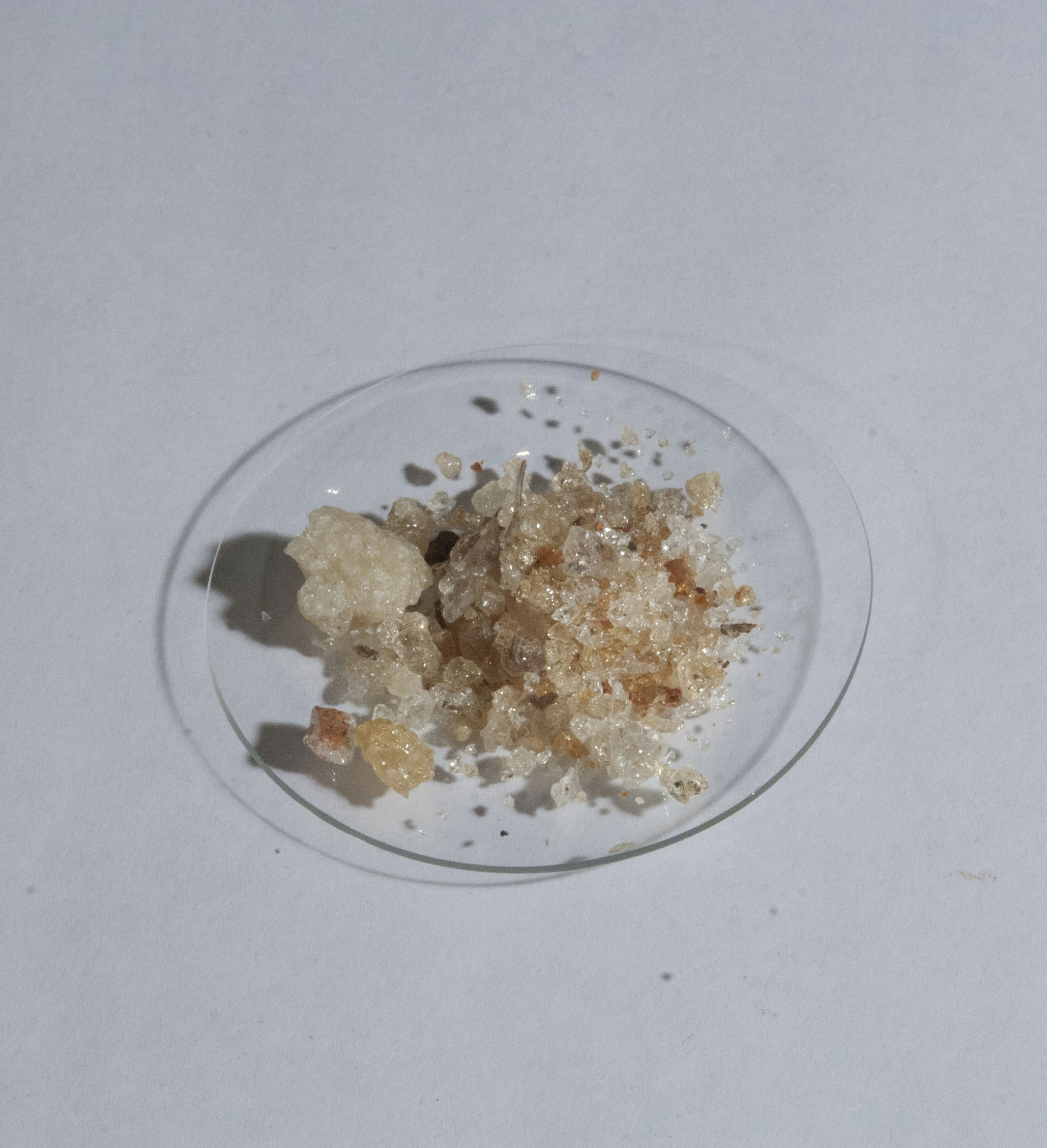 Raw gum arabic pieces